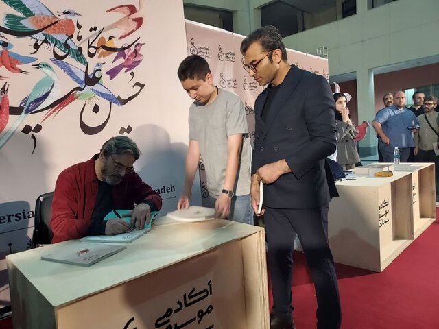 آنچه به ما قدرت می‌دهد تا سرمان را در دنیا بلند کنیم تکیه بر فرهنگ است