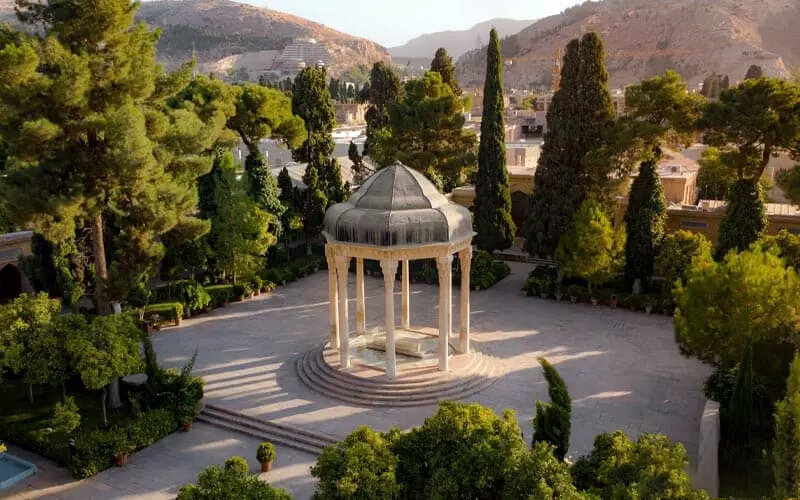 ۱۵ اردیبهشت روز شیراز؛ شاعران شیرازی گنجینه ای از عشق، عرفان و ادب